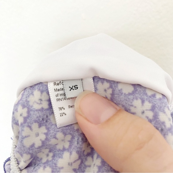 Reformation • Goldie Bikini Top in Purple Floral - Picture 8 of 9